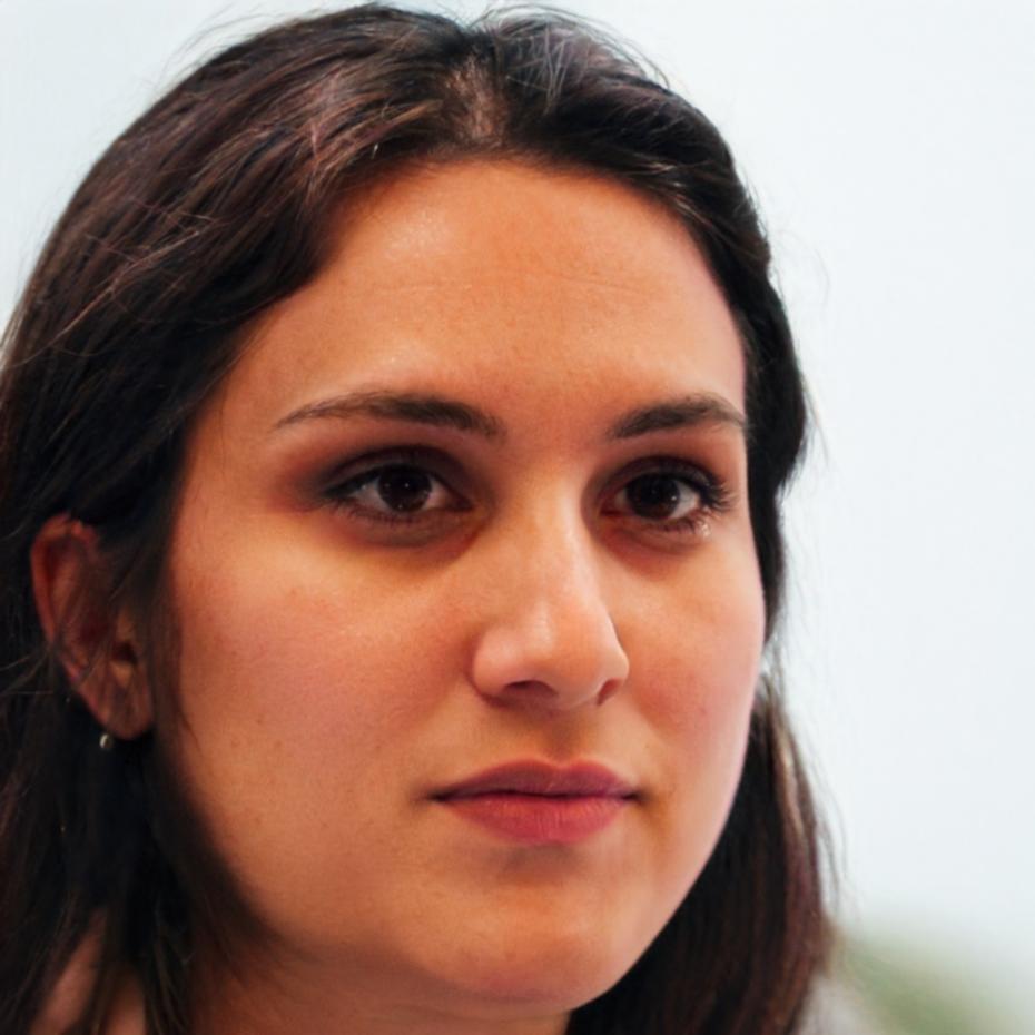 Portrait von Dozentin Zara Hoffmann